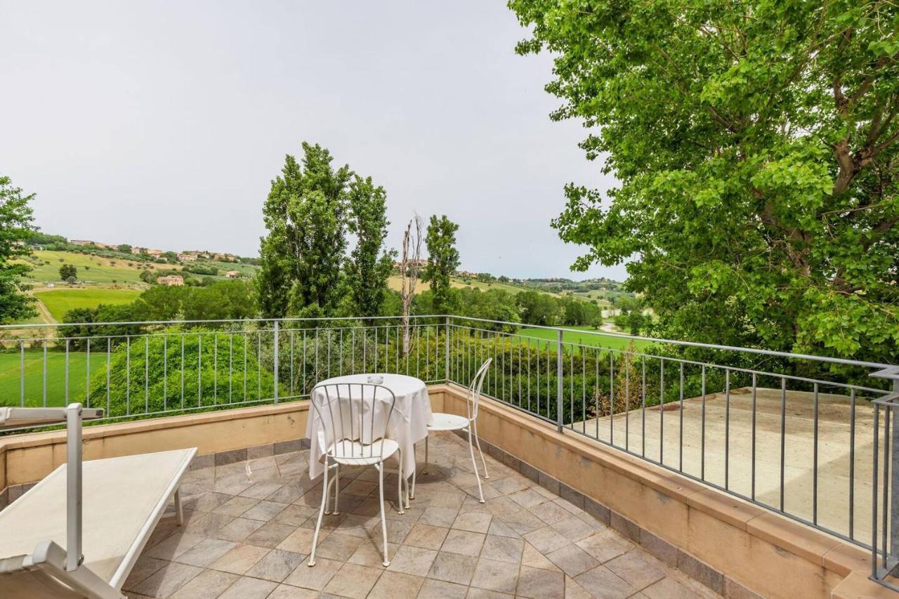 Grande Villa Storica Per Vacanze Con Giardino Privato E Piscina Ostra ภายนอก รูปภาพ