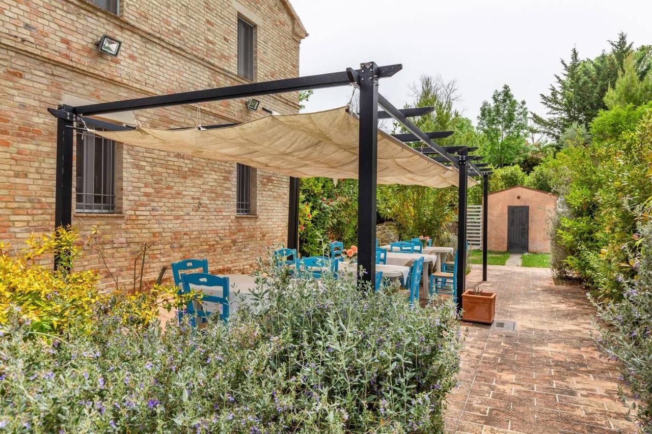 Grande Villa Storica Per Vacanze Con Giardino Privato E Piscina Ostra ภายนอก รูปภาพ