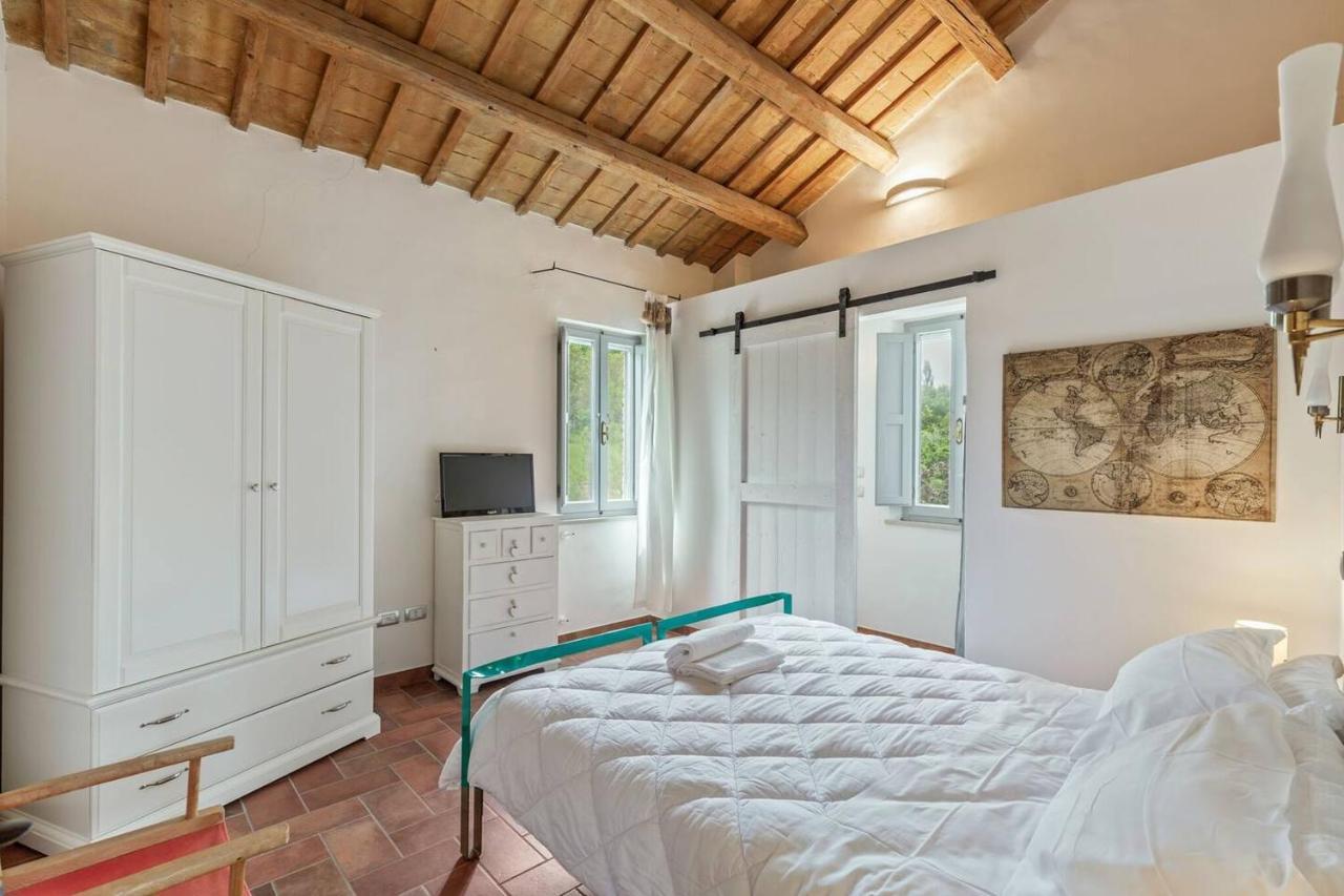 Grande Villa Storica Per Vacanze Con Giardino Privato E Piscina Ostra ภายนอก รูปภาพ