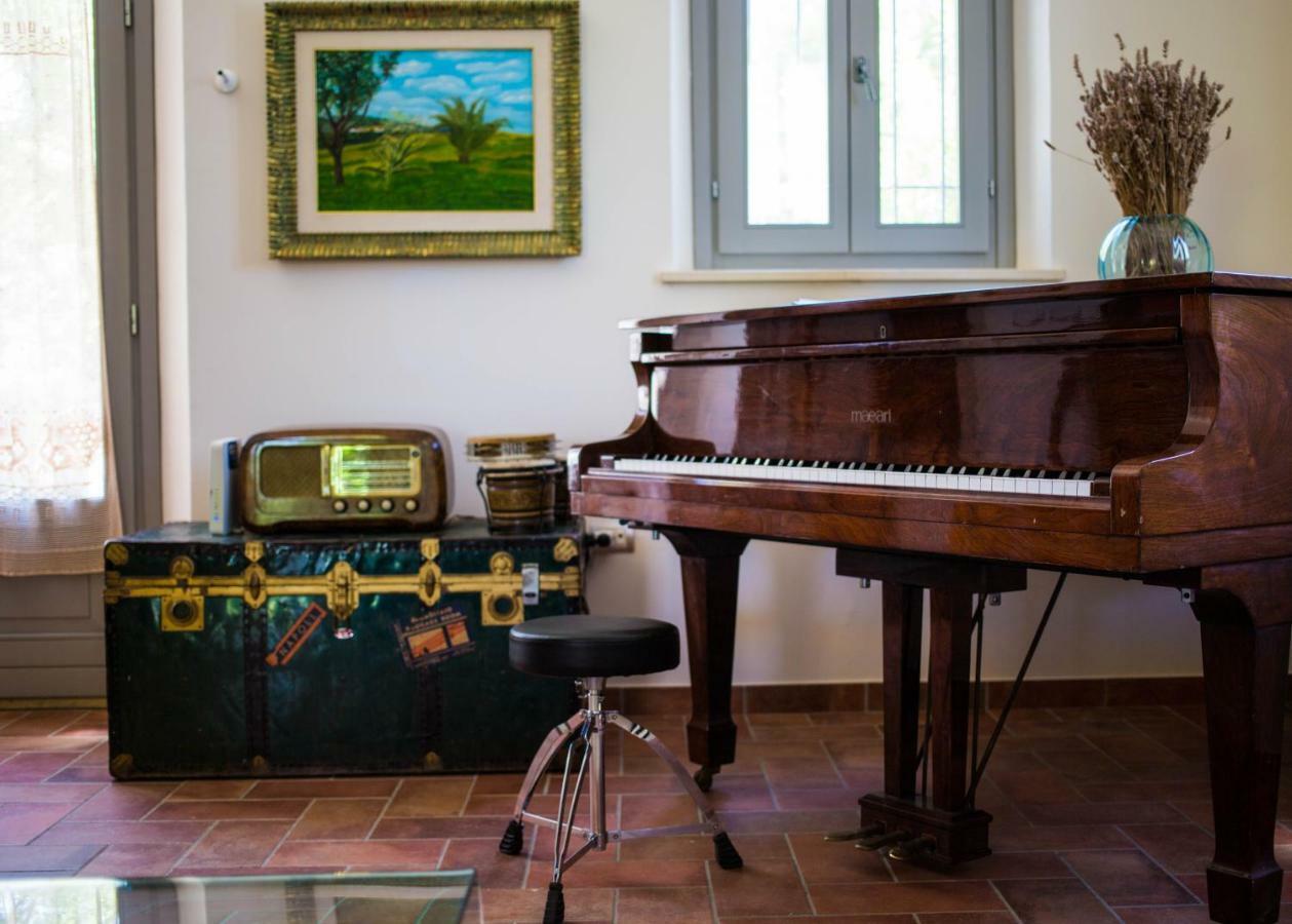 Grande Villa Storica Per Vacanze Con Giardino Privato E Piscina Ostra ภายนอก รูปภาพ